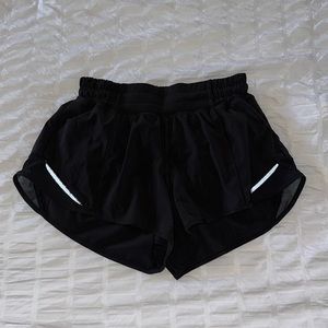 lululemon hotty hot shorts (black, 2.5, low rise)